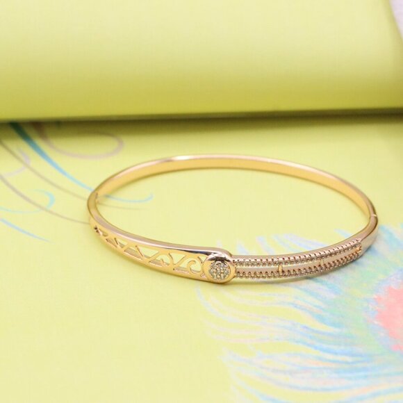 Elegant Rose Gold Bangle with Filigree & Sparkling Center Stone, XPBL0418 - Picture 4 of 12